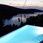 Σπίτι διακοπών Seaside Family Friendly House With A Swimming Pool Cove Pribinja - Hvar - 15324